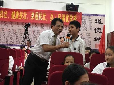 照鉴美丽乡愁的一湾清泉--评《壮族传扬歌与老子道德经共鉴》