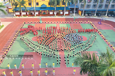 5月30日焦点图:映日荷花别样红